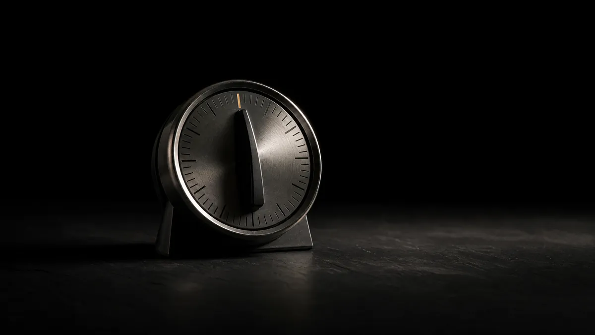 Cronômetro marcando cinco minutos sobre mesa escura minimalista