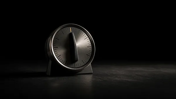 Cronômetro marcando cinco minutos sobre mesa escura minimalista